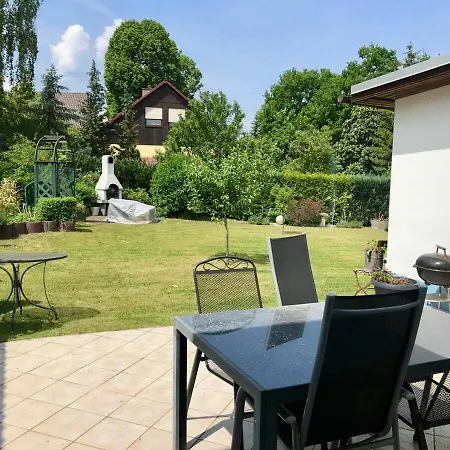 別荘 Mit Eigenem Garten 2 Sz 2 Baeder 70qm