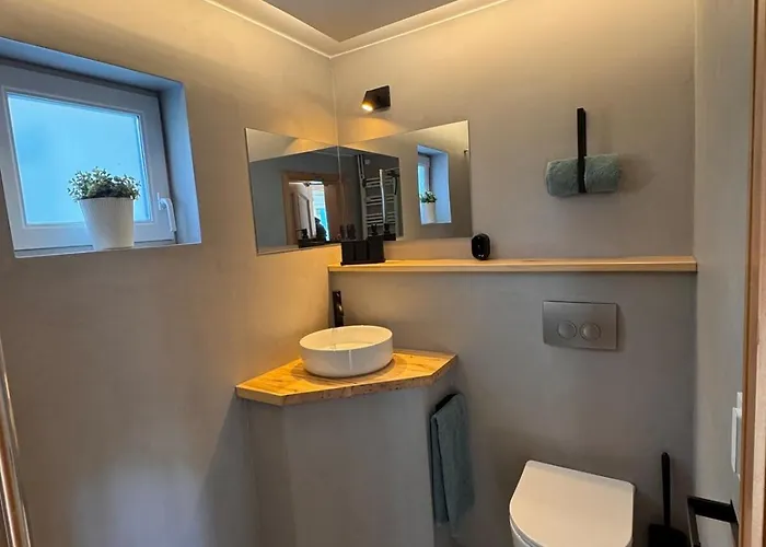 Mit Eigenem Garten 2 Sz 2 Baeder 70qm *